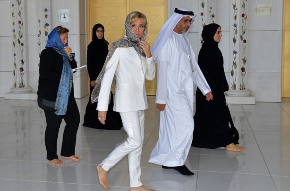 با حجاب شدن همسر رئیس جمهور فرانسه در امارات